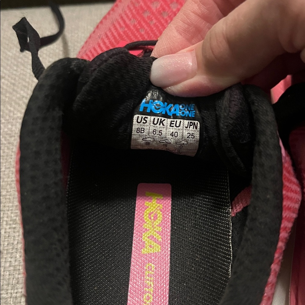 Hoka Clifton 9 fuchsia color sneakers, size 8. - Picture 5 of 10